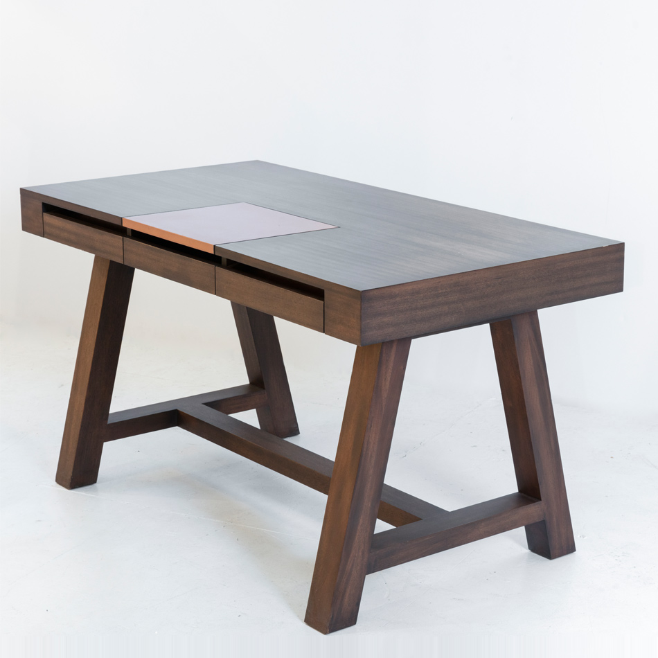 Patrick Naggar Lucca Desk D3