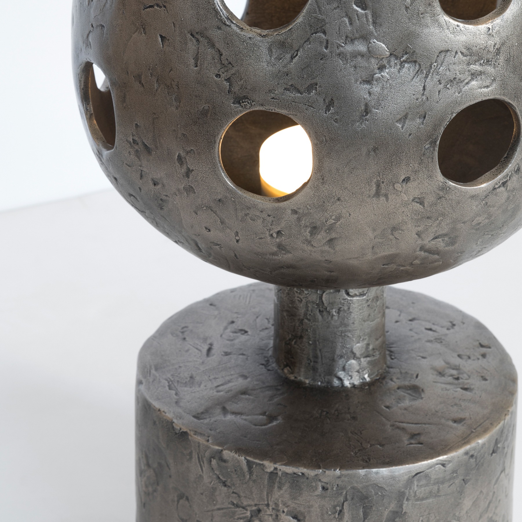 Prometheus Metalized Table Lamp 4