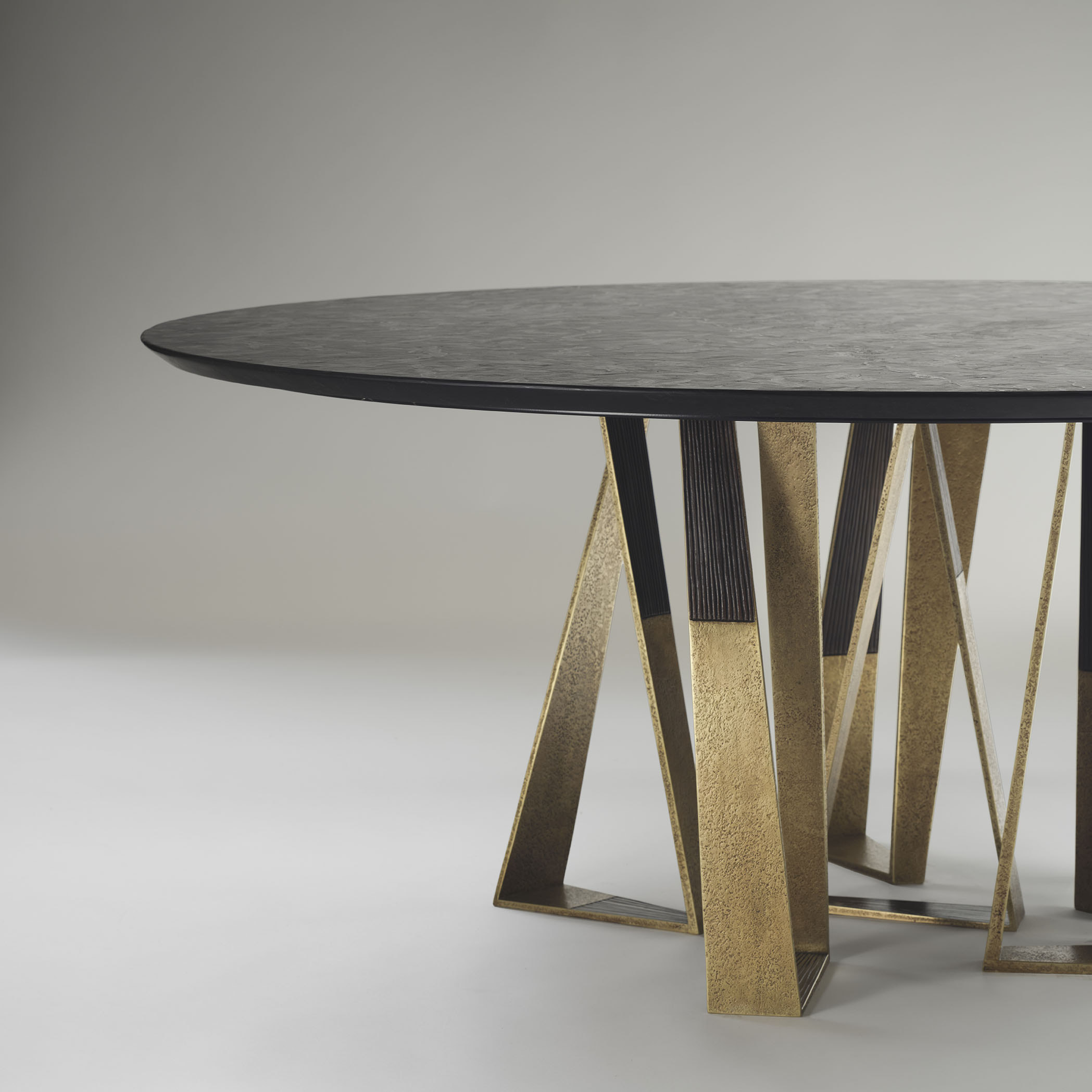 670 TABLE TRAPEZE (2) Resize