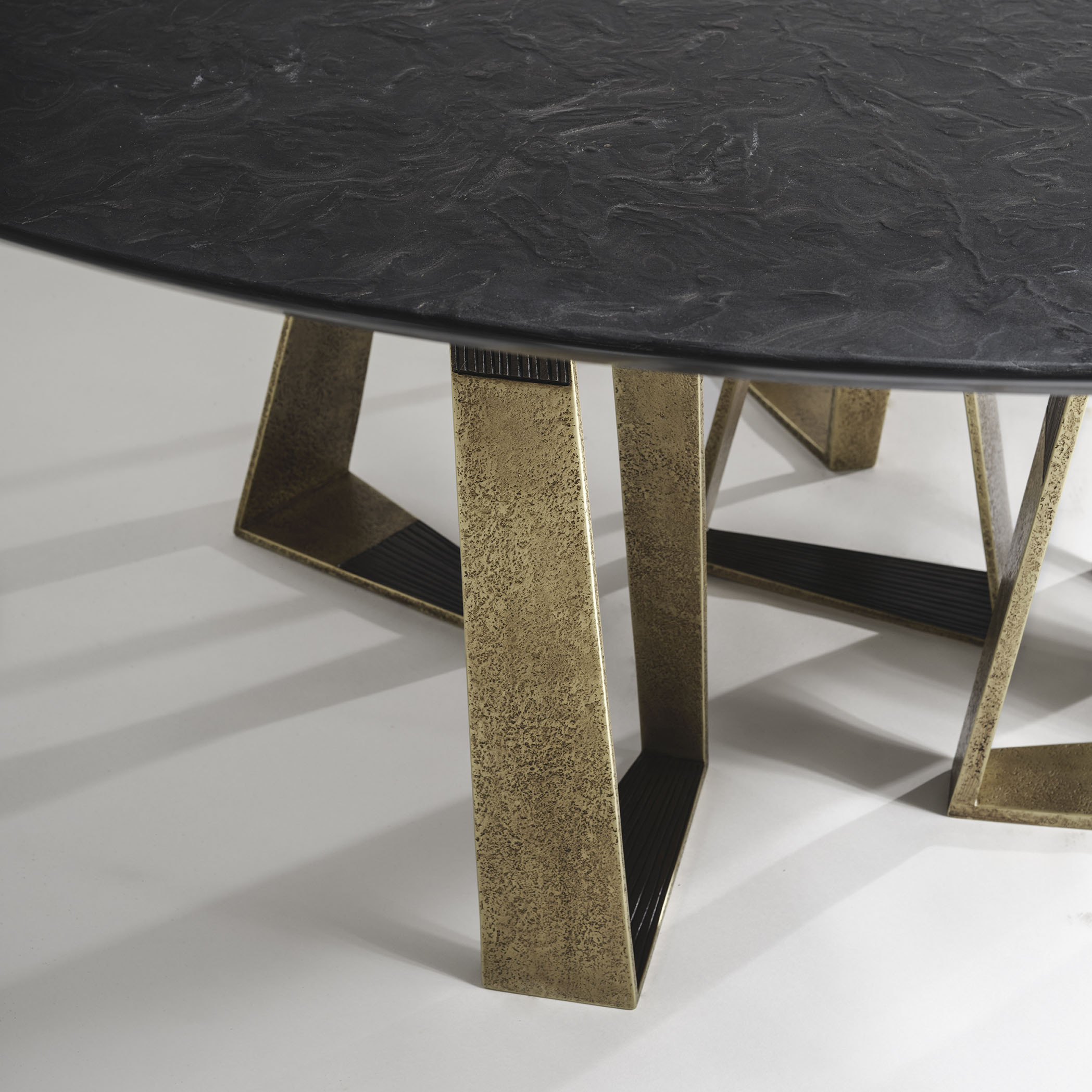 670 TABLE TRAPEZE (3) Resize