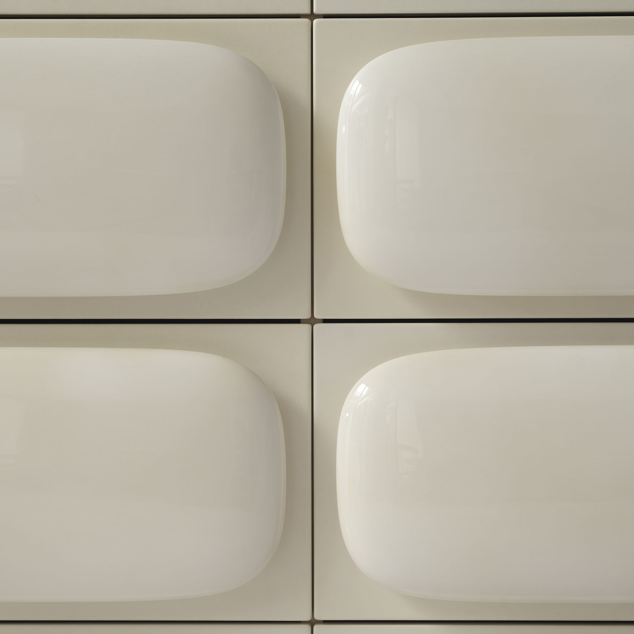 676 COMMODE PULSE DETAIL Resize