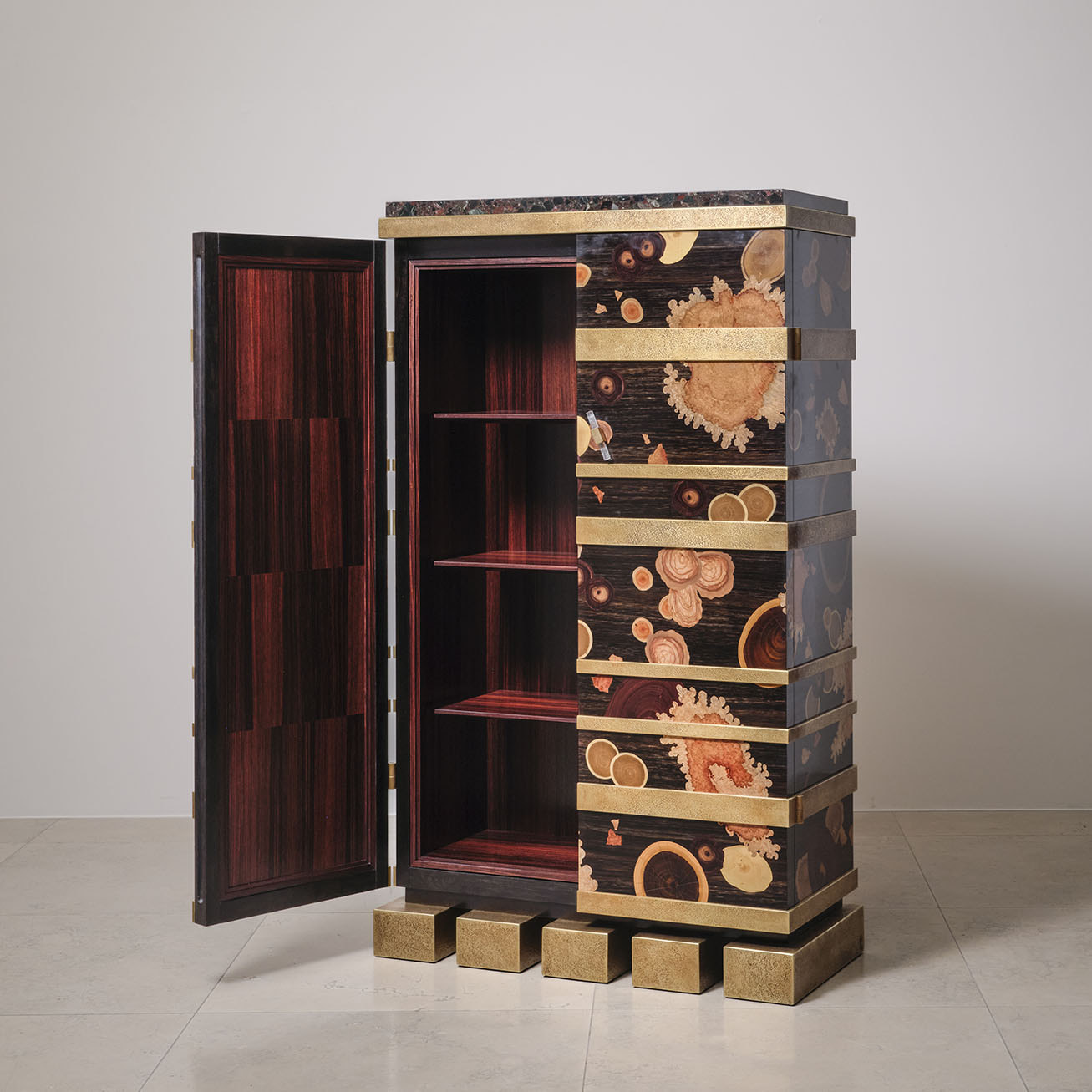 675 ARMOIRE GUARANA (3) Resize