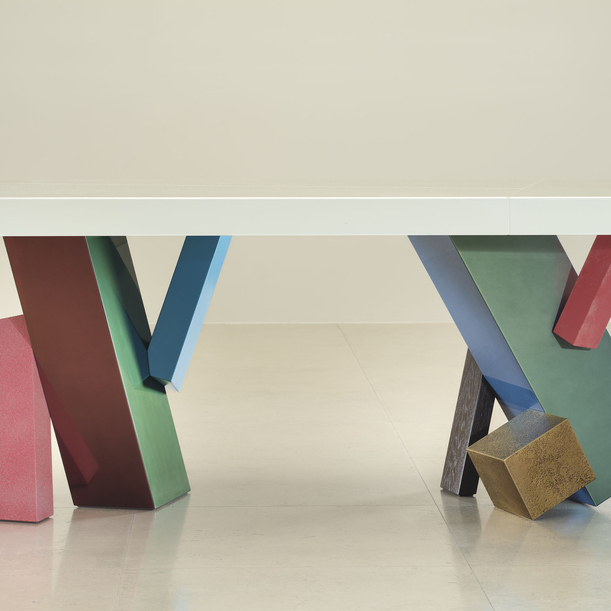 685 TABLE ANTIDOTE Détail Pied Resize