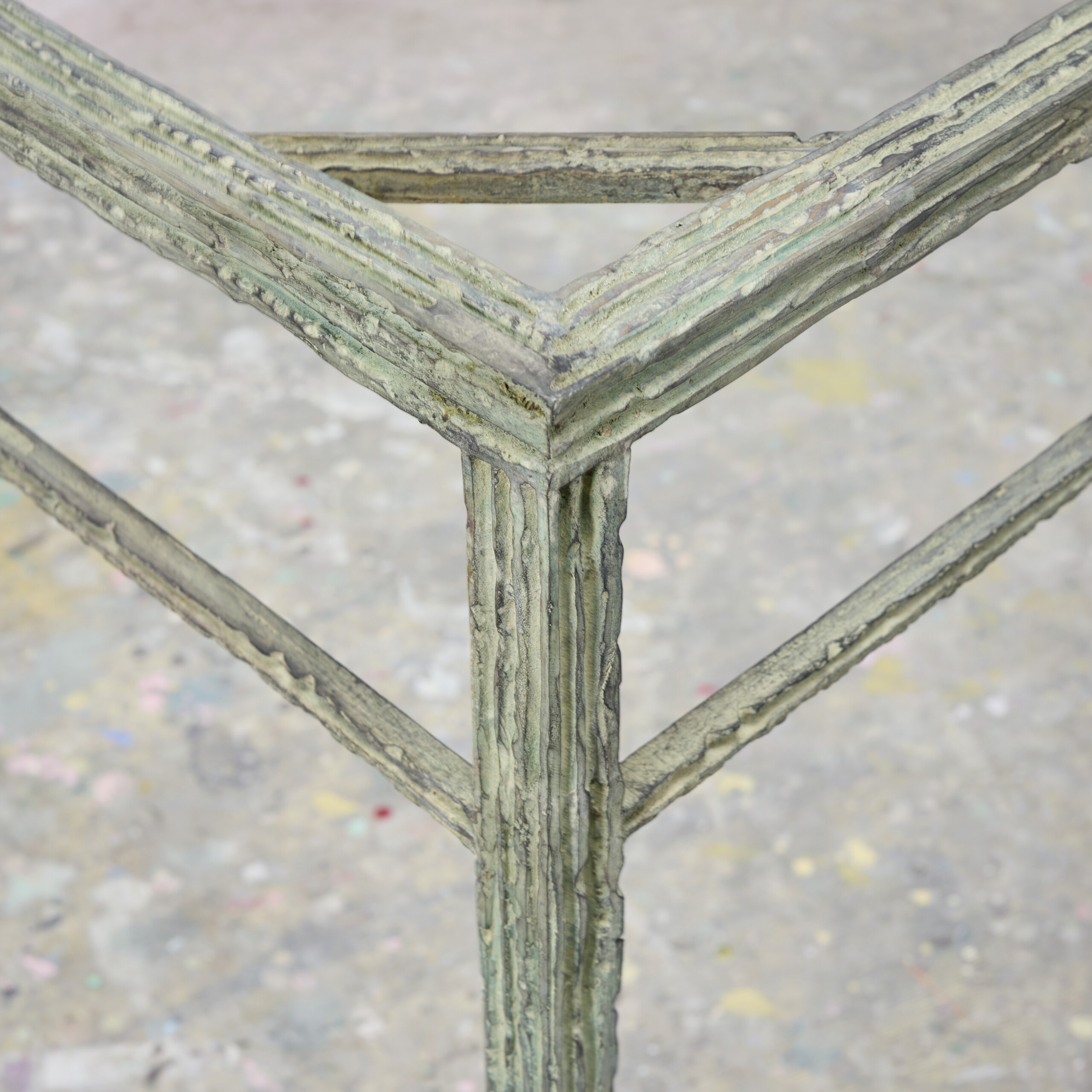 Louis Cane High Olive Table_Detail