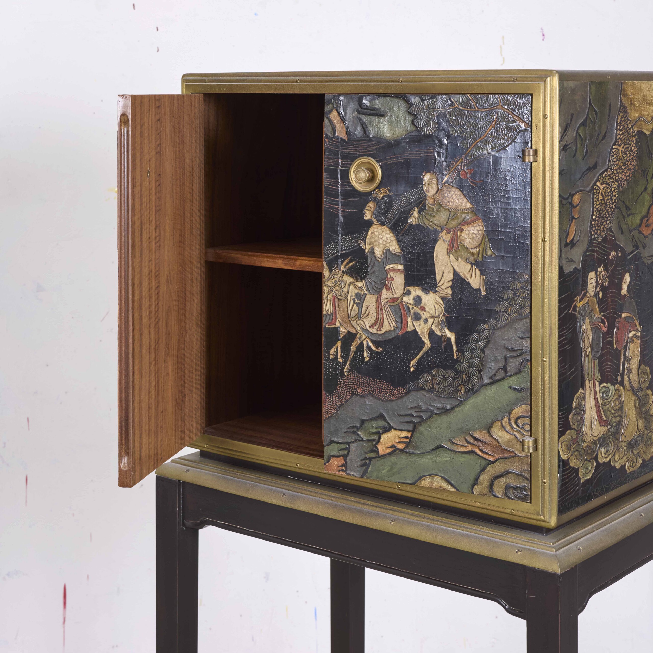 Louis Cane Pair of Coromandel Cabinets_detail